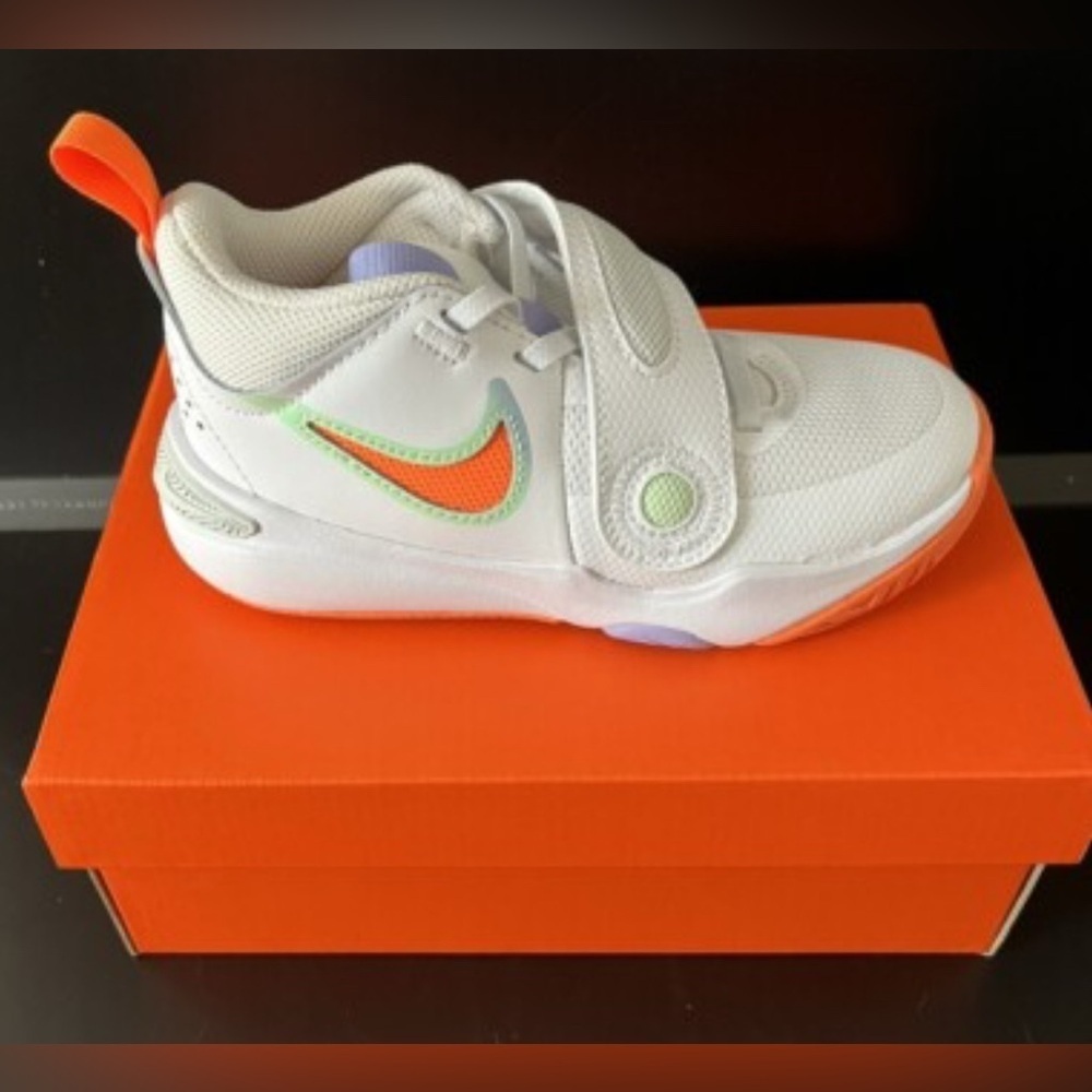 Nike Team Hustle D 11 (Gs) White/Orange/Green Girl's Sneakers-Sizes 3y Like New